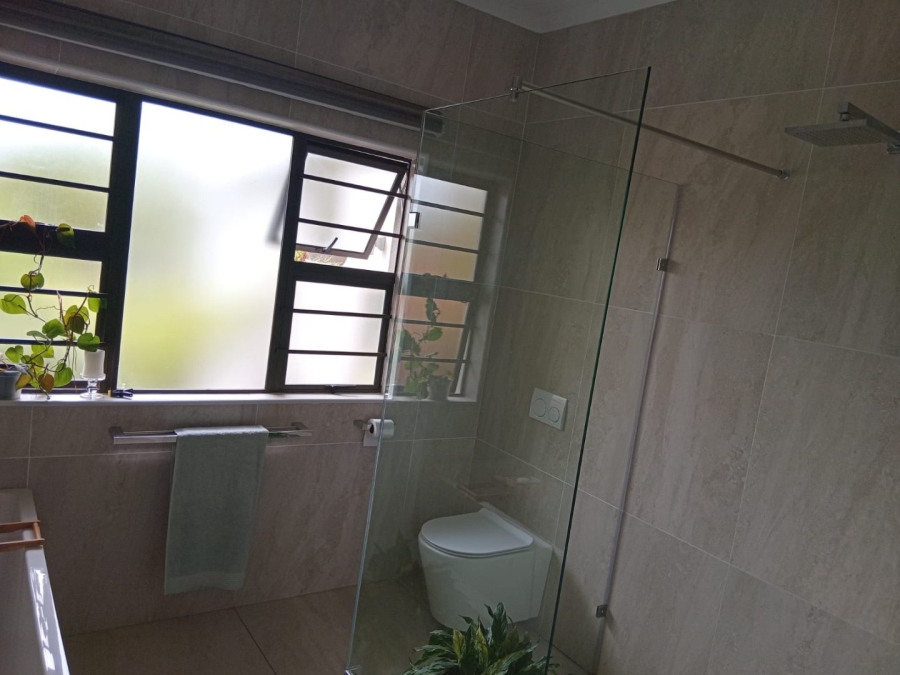 6 Bedroom Property for Sale in Gonubie Eastern Cape